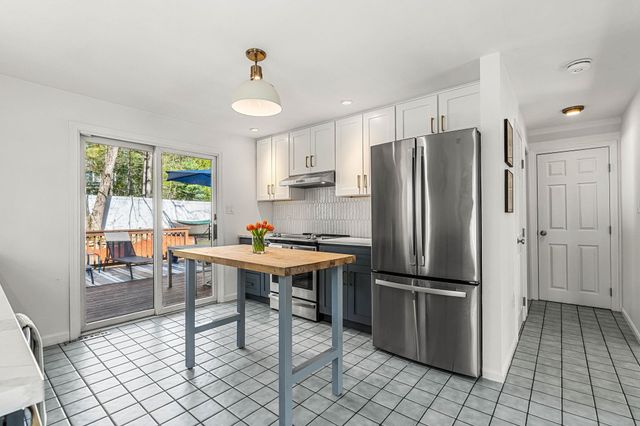 25 Great Hill Drive, Newmarket, NH 03857
