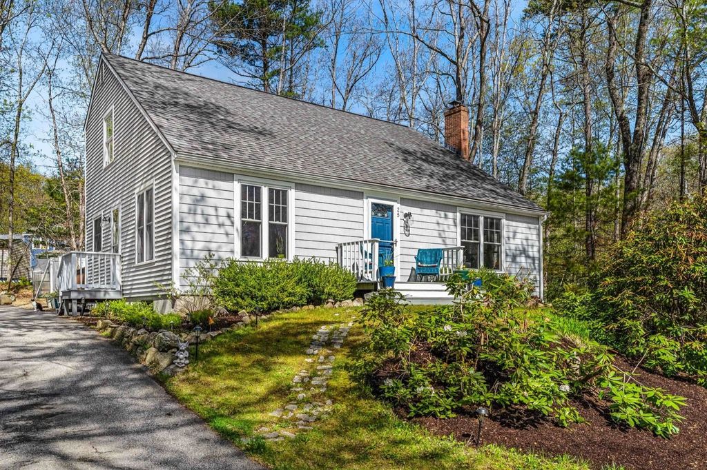 25 Great Hill Drive, Newmarket, NH 03857