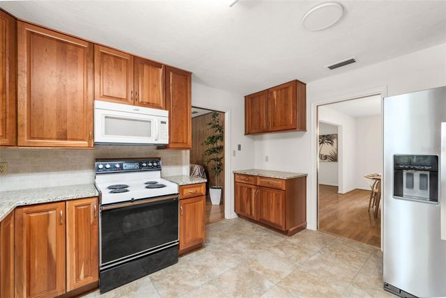 7610 NW 40TH AVENUE, Gainesville, FL 32606