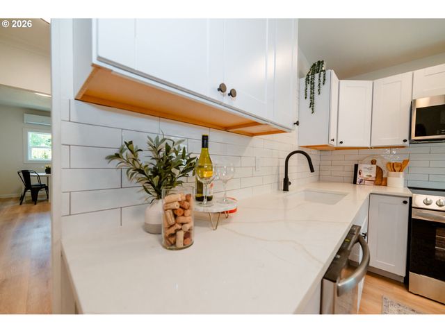 6800 Se DUKE St, Portland, OR 97206