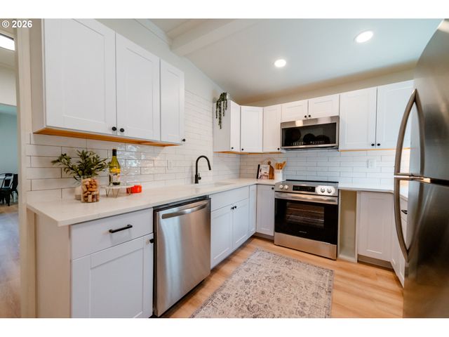 6800 Se DUKE St, Portland, OR 97206