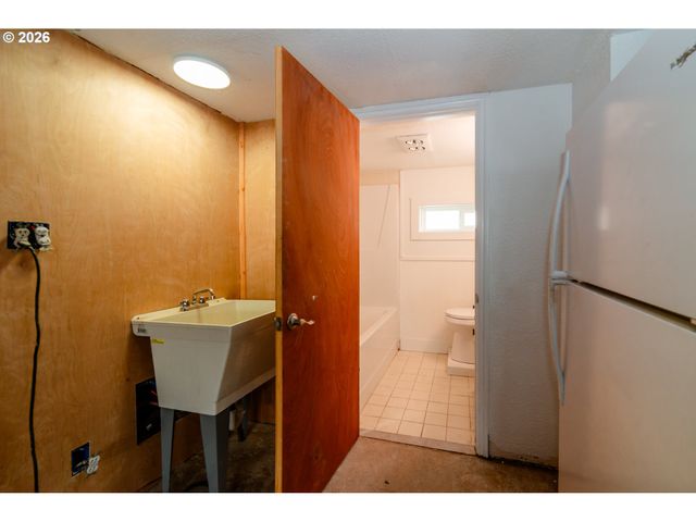 6800 Se DUKE St, Portland, OR 97206