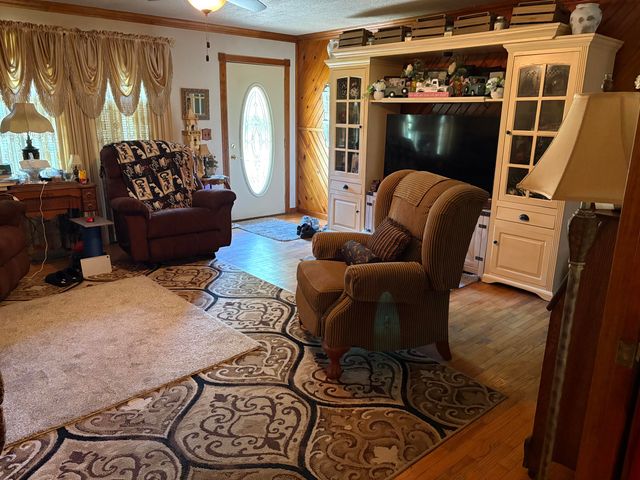 300 11th Street SW, Demotte, IN 46310
