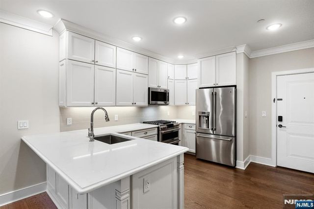 28 Bright Street 306, Jersey City, NJ 07302