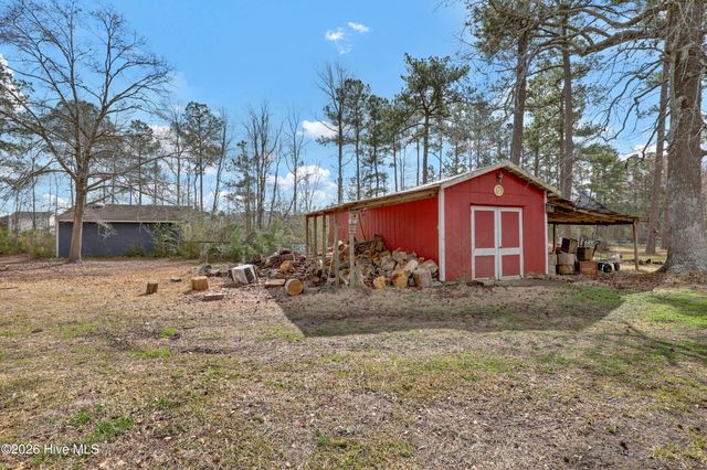 1098 Hoover Road, Hampstead, NC 28443