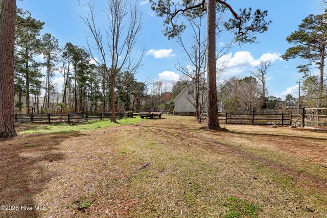 1098 Hoover Road, Hampstead, NC 28443