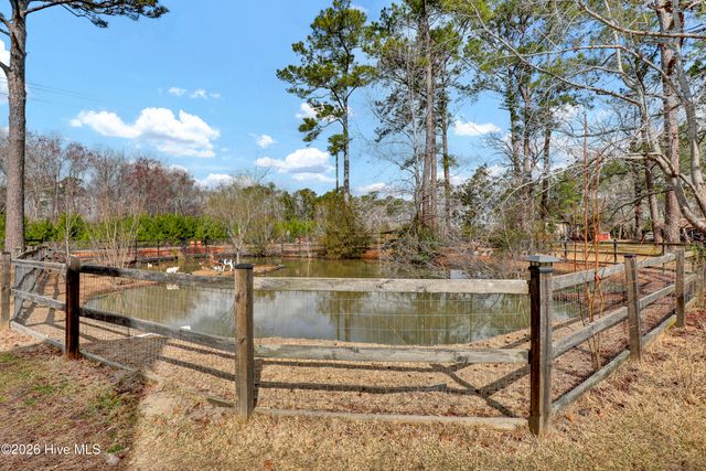 1098 Hoover Road, Hampstead, NC 28443