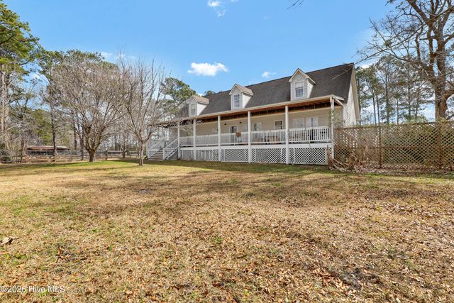 1098 Hoover Road, Hampstead, NC 28443