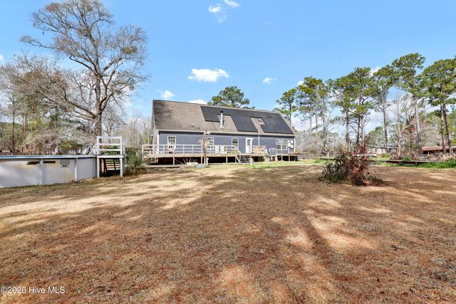 1098 Hoover Road, Hampstead, NC 28443