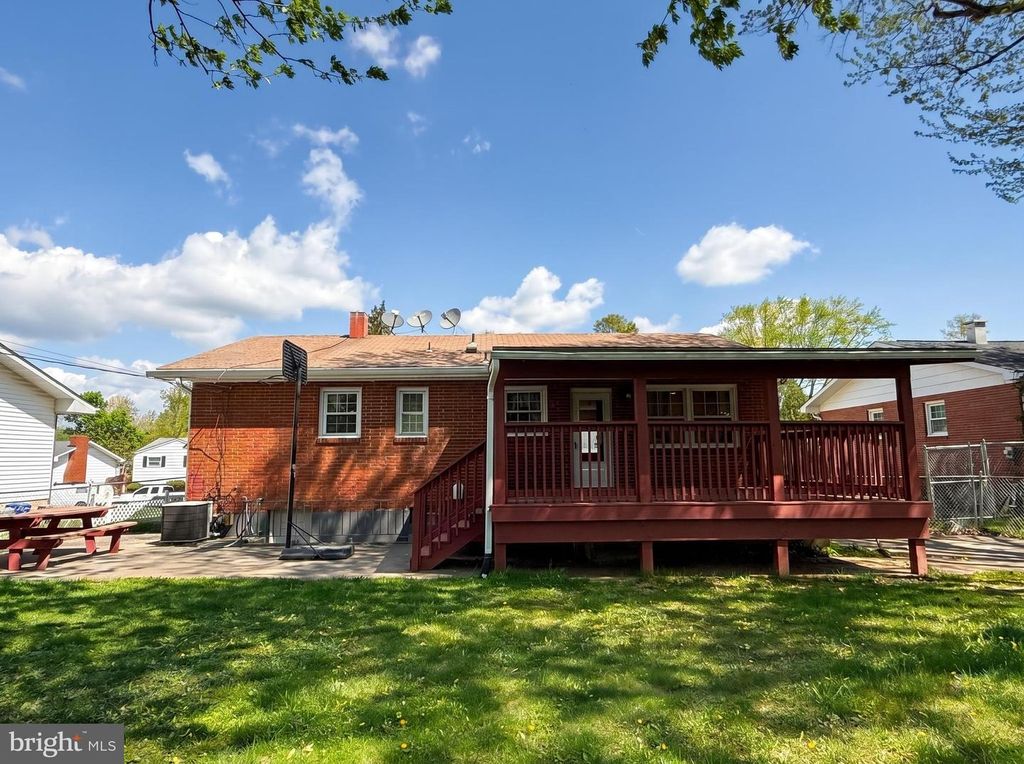 Image 14 of property listing at 8907 MAPLEBROOK RD, Randallstown, MD 21133