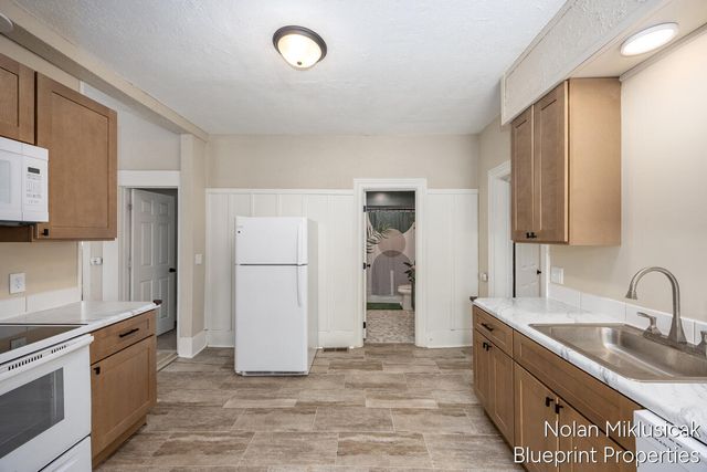 700 Broadway Avenue, Grand Rapids, MI 49504