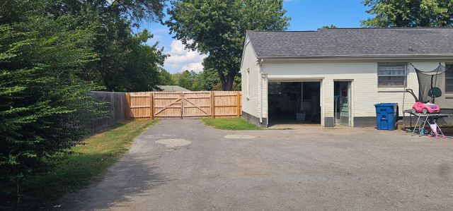 1123 Tuckahoe Dr, Nashville, TN 37207