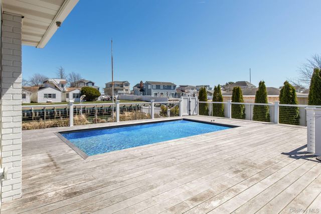 13 Marlin Road, East Quogue, NY 11942