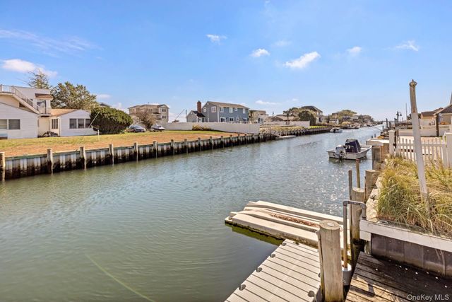 13 Marlin Road, East Quogue, NY 11942