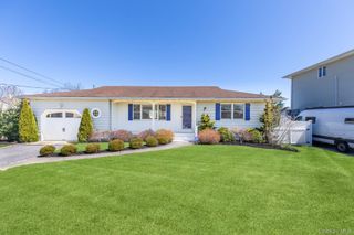 13 Marlin Road, East Quogue, NY 11942