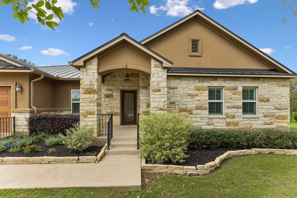 824 Sun Ray, Horseshoe Bay, TX 78657