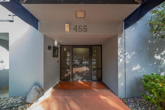 455 Crescent Street 115, Oakland, CA 94610