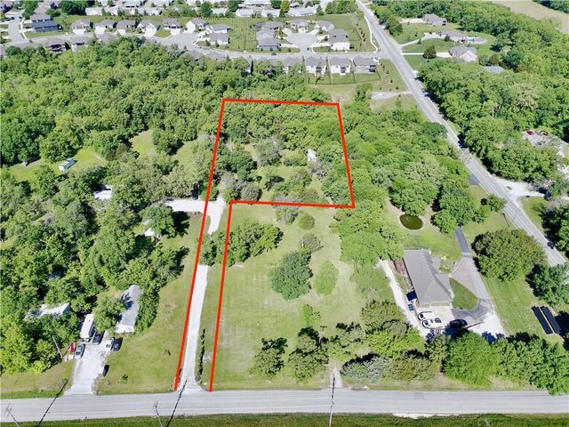 8360 Waverly Road, De Soto, KS 66018