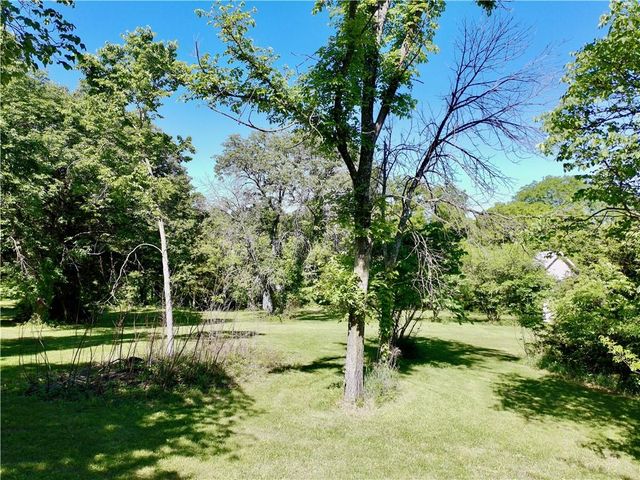 8360 Waverly Road, De Soto, KS 66018