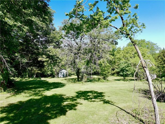 8360 Waverly Road, De Soto, KS 66018