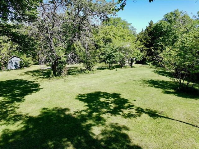 8360 Waverly Road, De Soto, KS 66018