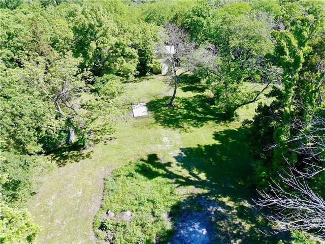8360 Waverly Road, De Soto, KS 66018