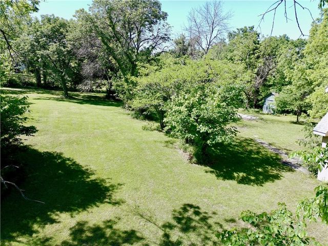8360 Waverly Road, De Soto, KS 66018