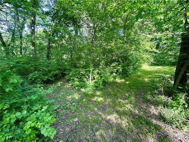 8360 Waverly Road, De Soto, KS 66018
