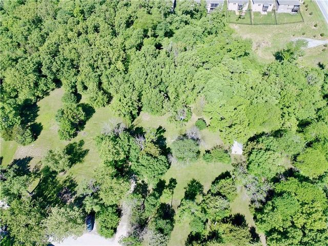8360 Waverly Road, De Soto, KS 66018