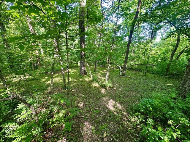 8360 Waverly Road, De Soto, KS 66018