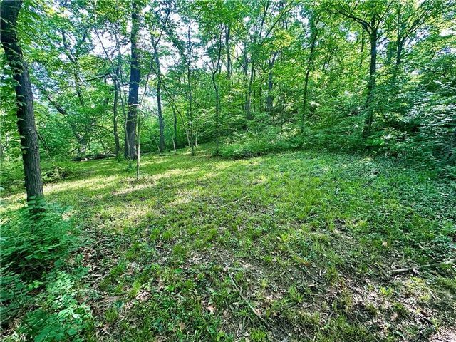 8360 Waverly Road, De Soto, KS 66018