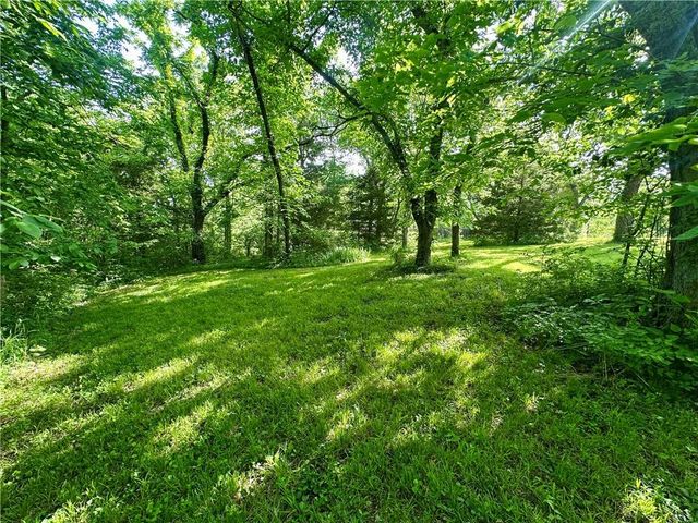 8360 Waverly Road, De Soto, KS 66018