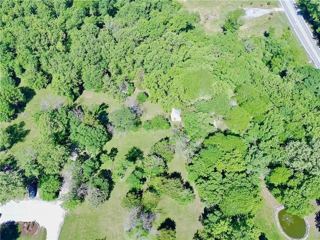 8360 Waverly Road, De Soto, KS 66018