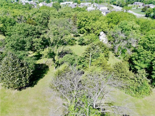 8360 Waverly Road, De Soto, KS 66018