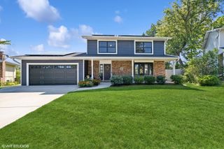 800 Braemar Drive, Mundelein, IL 60060