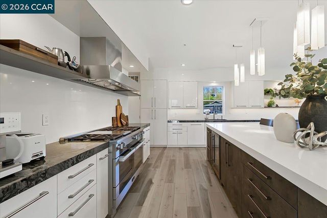 1540 Finley Rd, Danville, CA 94588