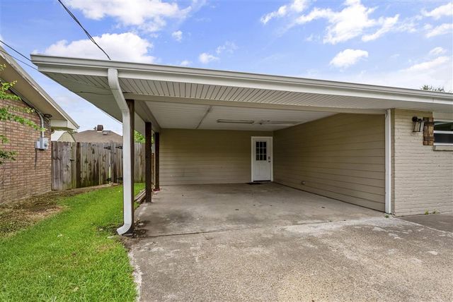 4802 Ponderosa Street, Lake Charles, LA 70605
