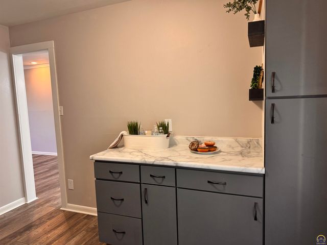 3036 SW Boswell AVE, Topeka, KS 66611