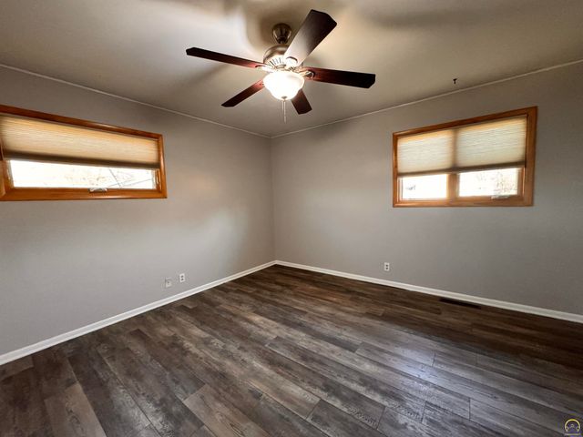 3036 SW Boswell AVE, Topeka, KS 66611