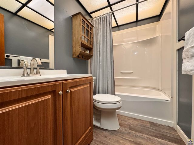 3036 SW Boswell AVE, Topeka, KS 66611