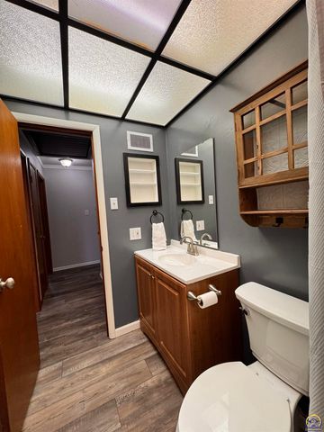 3036 SW Boswell AVE, Topeka, KS 66611