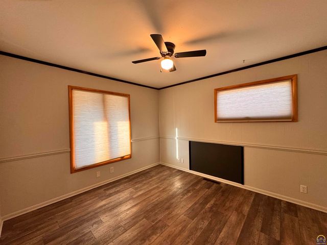 3036 SW Boswell AVE, Topeka, KS 66611