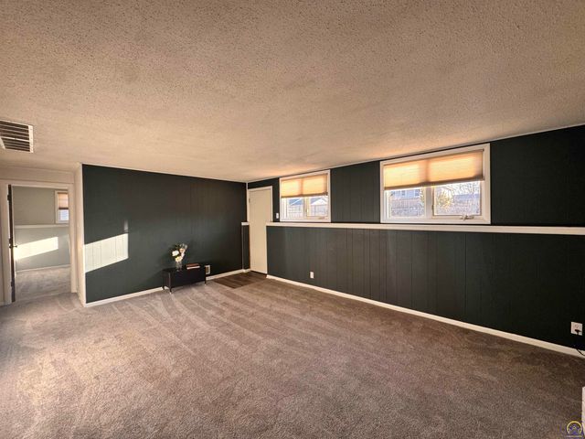 3036 SW Boswell AVE, Topeka, KS 66611