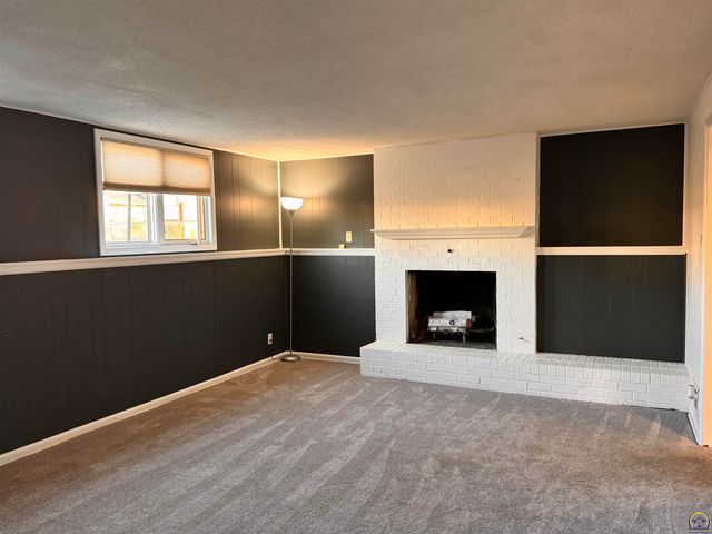 3036 SW Boswell AVE, Topeka, KS 66611