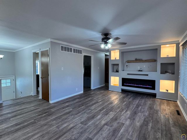 3036 SW Boswell AVE, Topeka, KS 66611