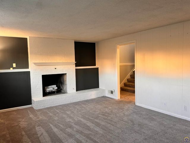 3036 SW Boswell AVE, Topeka, KS 66611