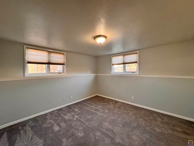 3036 SW Boswell AVE, Topeka, KS 66611