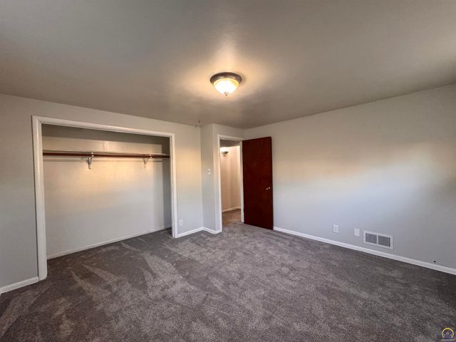 3036 SW Boswell AVE, Topeka, KS 66611