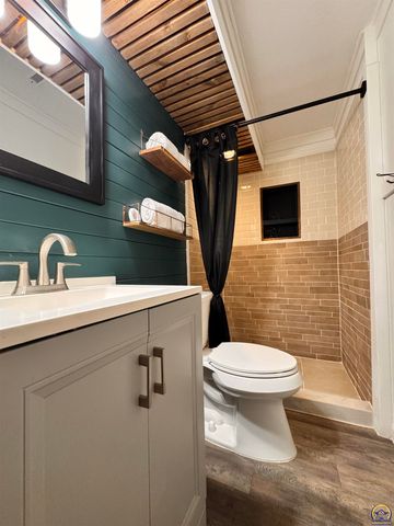 3036 SW Boswell AVE, Topeka, KS 66611