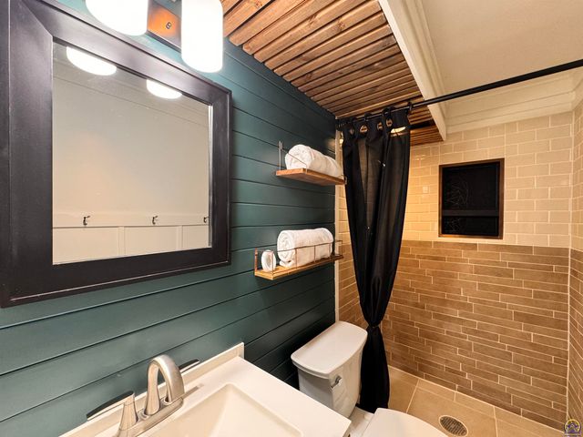 3036 SW Boswell AVE, Topeka, KS 66611